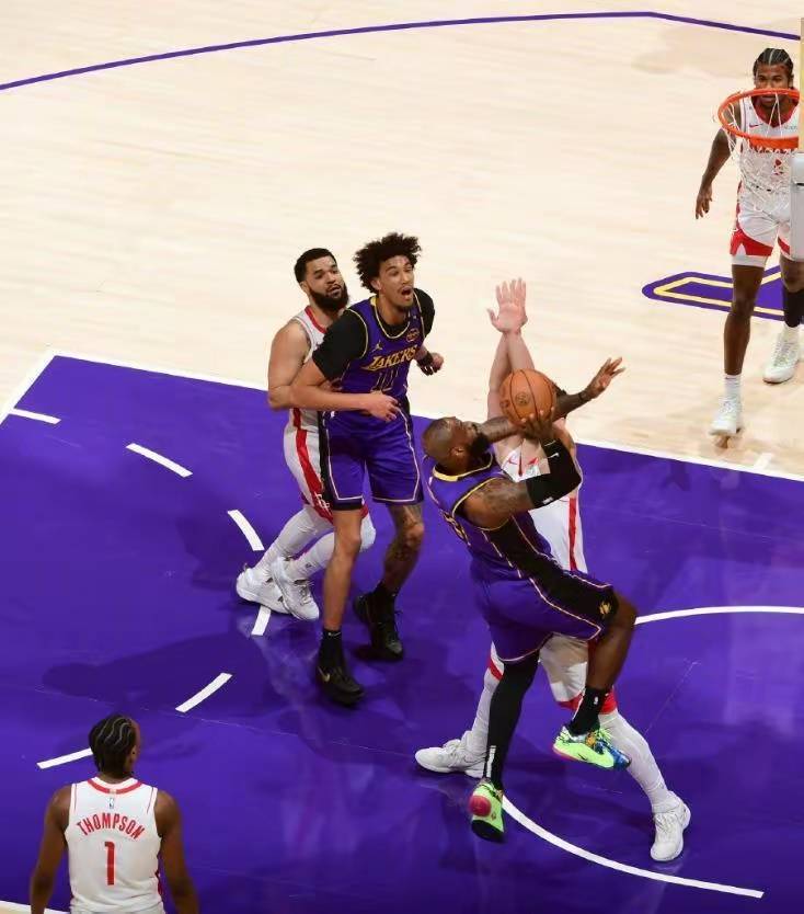 半岛.体育（中国）:哈登巅峰对决，东契奇与30激战澳大利亚队分钟，回归赛场胜负难料！