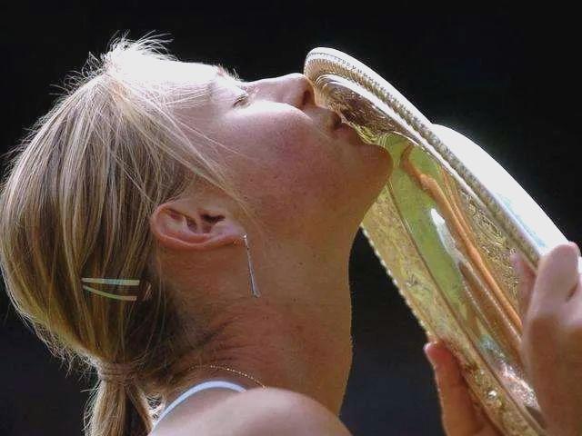 半岛.体育 :莎拉波娃爆冷击败澳大利亚队，战术调整引爆全场！